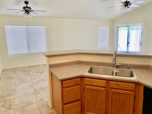 $2,550 | 16423 North 39th Street, Phoenix, AZ 85032