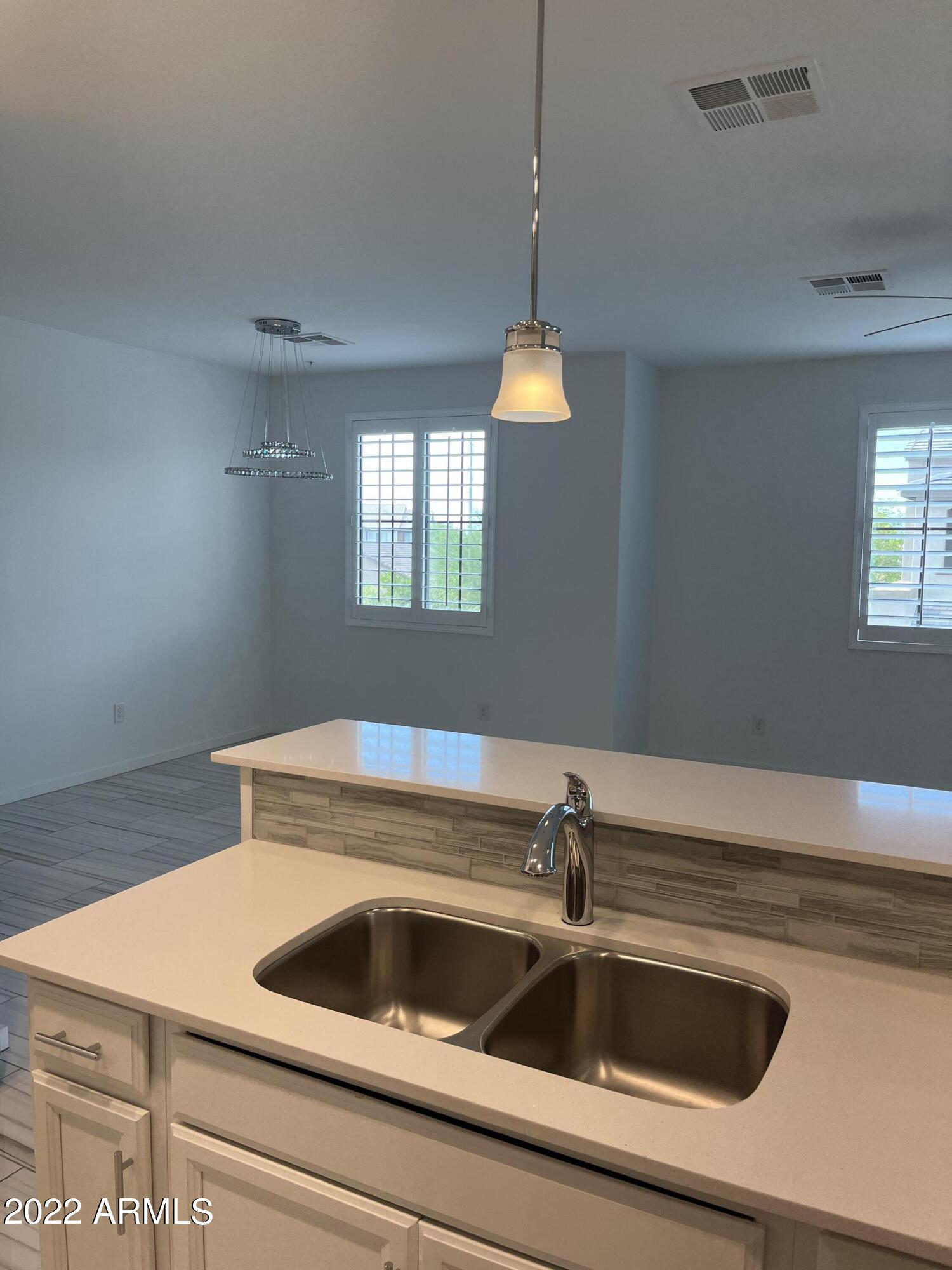 3900 East Baseline Road, Unit 169 Phoenix, AZ 85042 - Photo 5 of 12 7BD4495A-18F7-4FA5-8556-11BFB697309A
