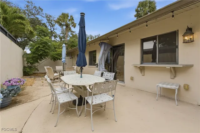 a view of a tennis court