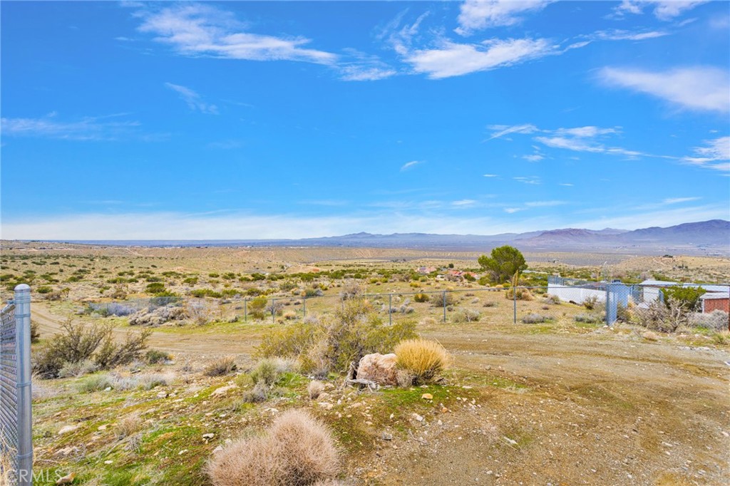 25333 Valley View Road Apple Valley, CA 92308 - Photo 21 of 37 a view of city and ocean