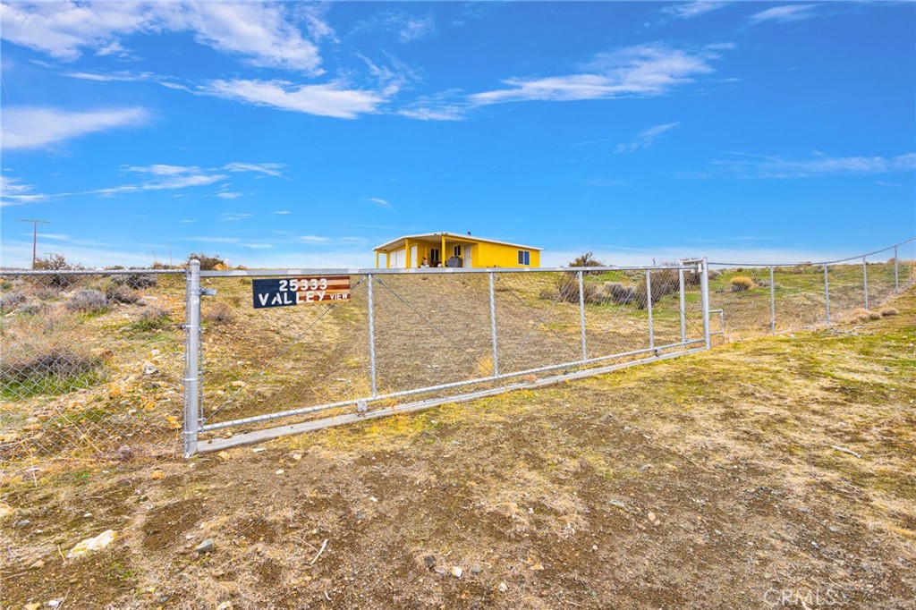 25333 Valley View Road Apple Valley, CA 92308 - Photo 27 of 37 a view of an ocean