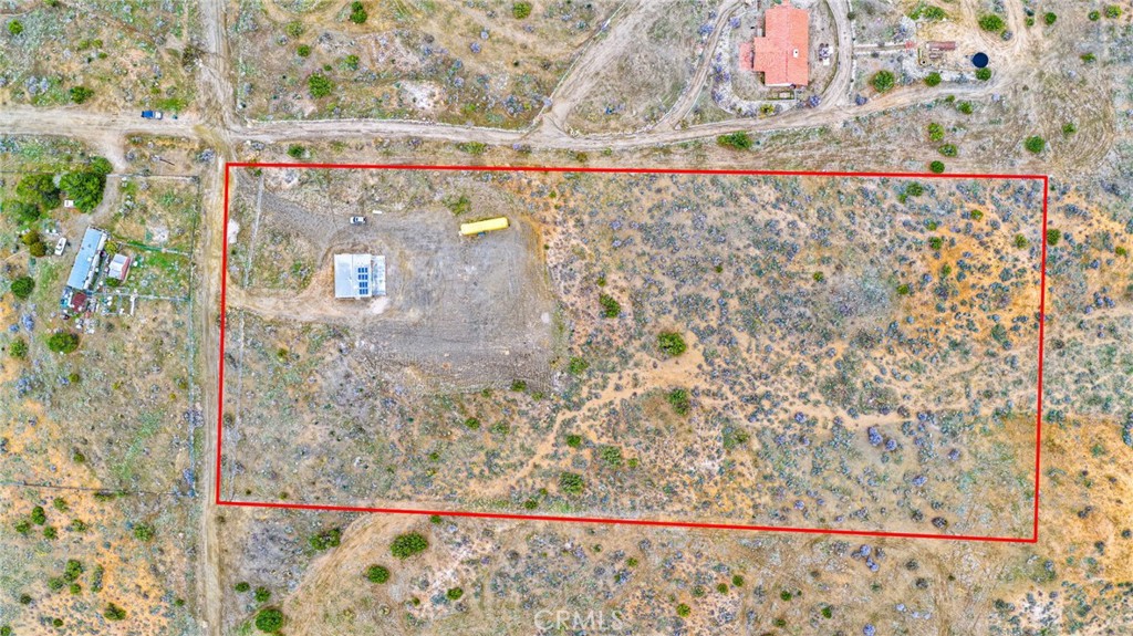 25333 Valley View Road Apple Valley, CA 92308 - Photo 31 of 37 a bathroom with a shower curtain