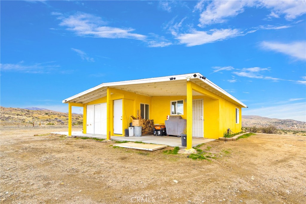25333 Valley View Road Apple Valley, CA 92308 - Photo 5 of 37 a view of a pool