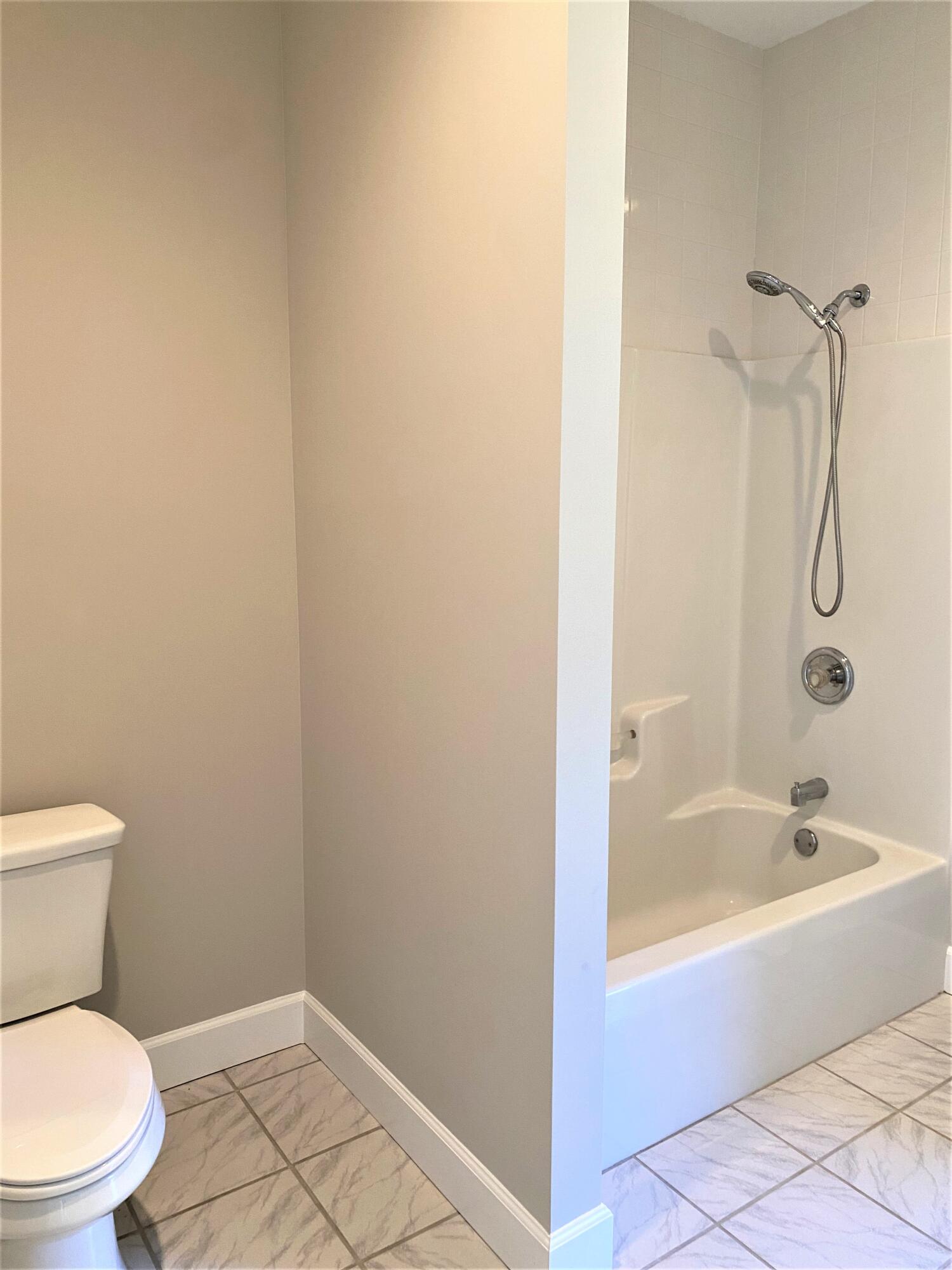 3775 Washington Road Thomson, GA 30824 - Photo 32 of 36 Jack-n-Jill bath