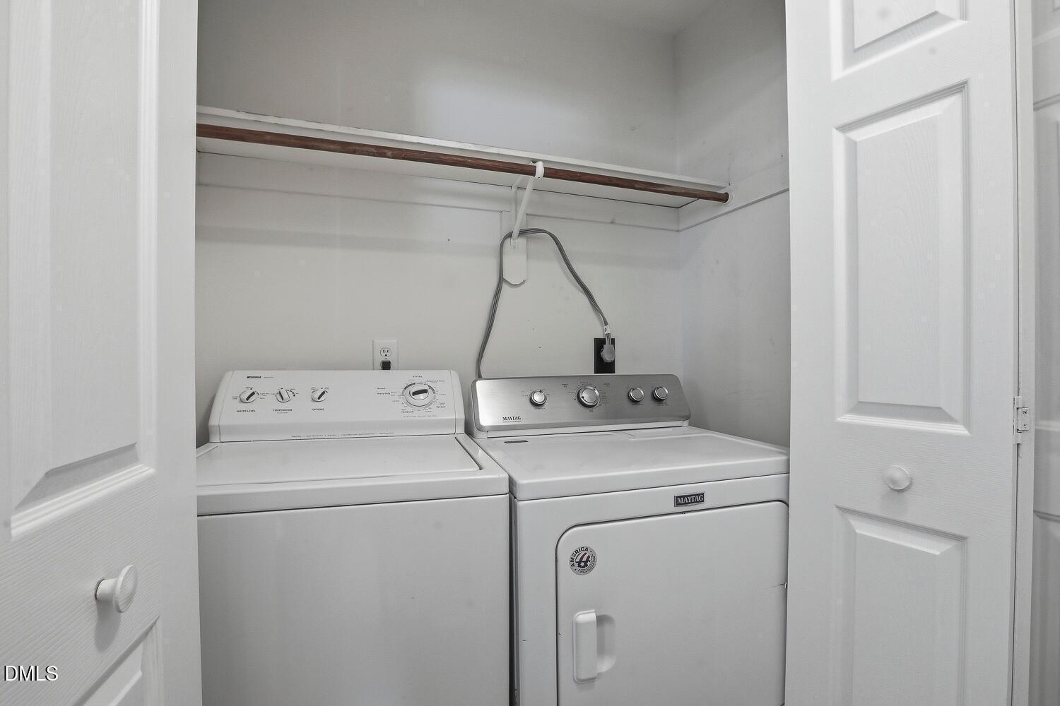 1220 Stoneferry Lane Raleigh, NC 27606 - Photo 14 of 40 a utility room with dryer and washer