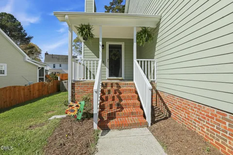 a view of a pathway of the house