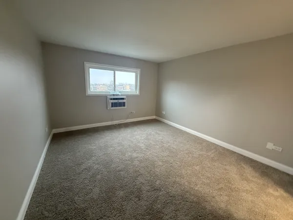 $2,500 | 110 North Kenilworth Avenue, Unit 4E, Oak Park, IL 60301