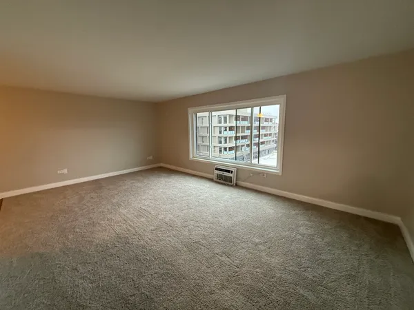 $2,500 | 110 North Kenilworth Avenue, Unit 4E, Oak Park, IL 60301