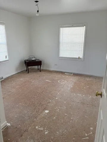 a view of backyard with a table and chairs under a large tree