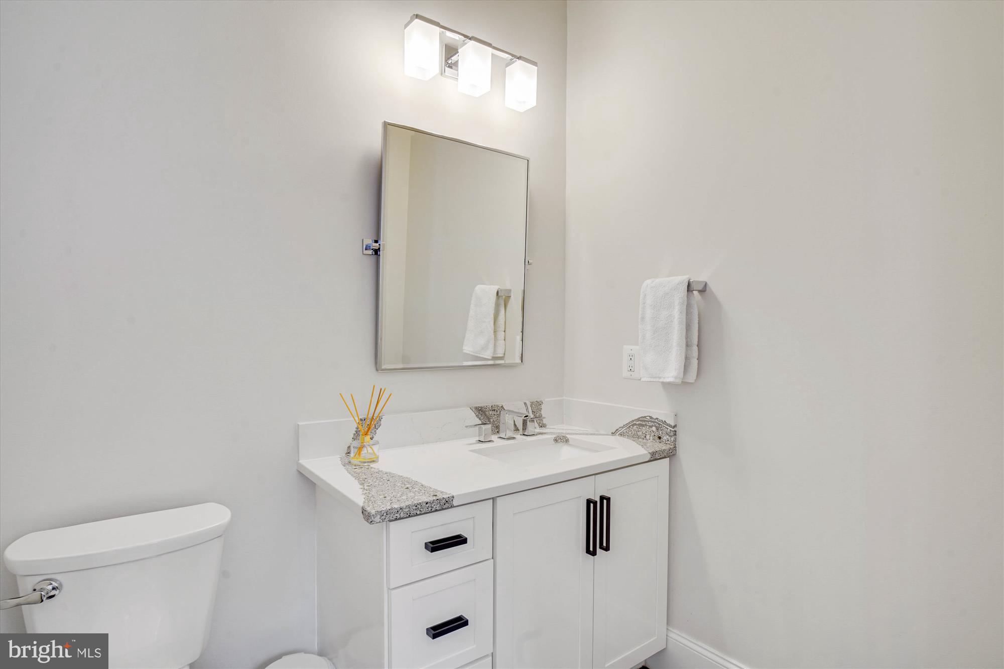 6603 Pyle Road Bethesda, MD 20817 - Photo 37 of 91 Powder room #1