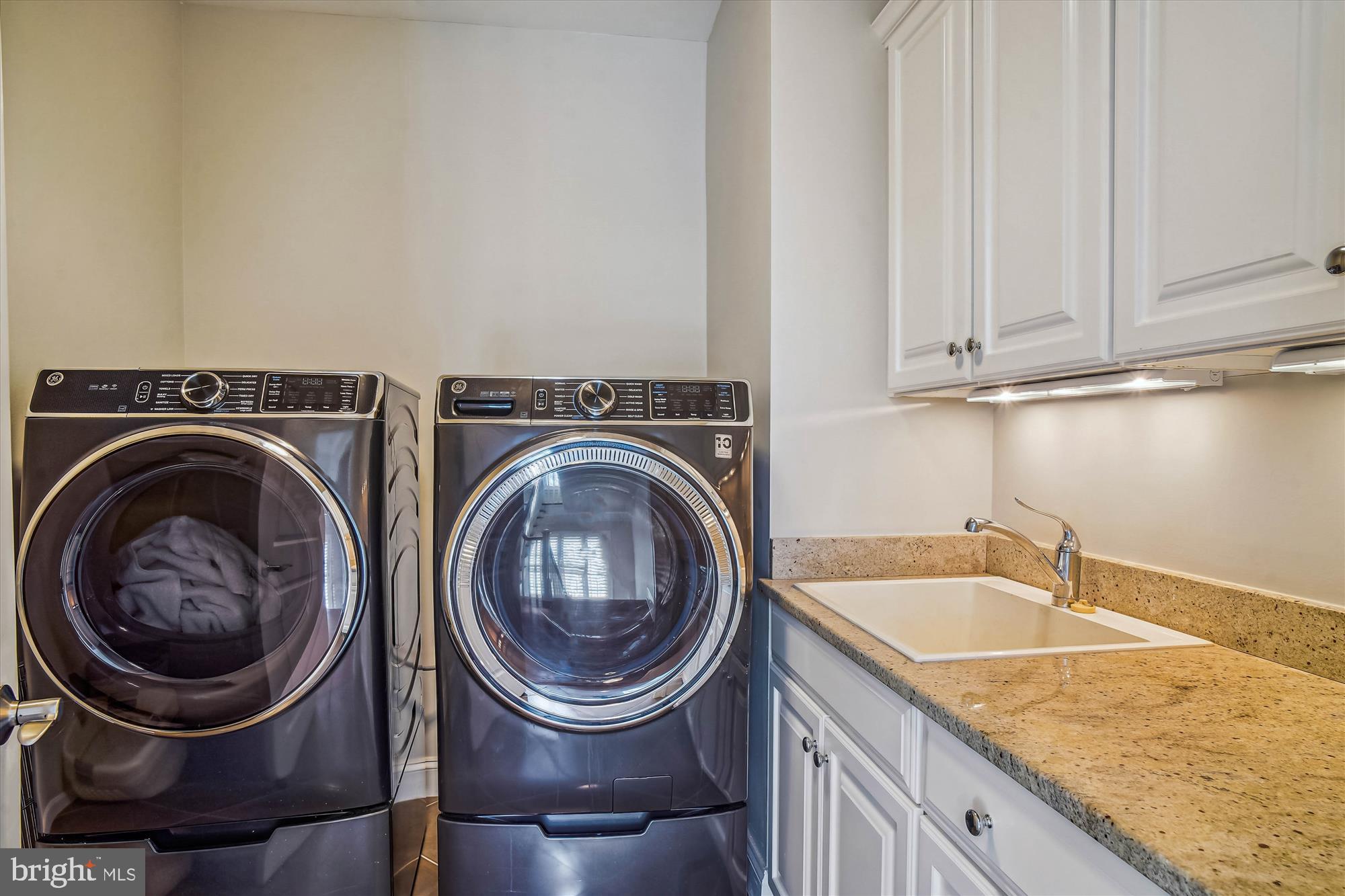 6603 Pyle Road Bethesda, MD 20817 - Photo 64 of 91 a utility room with sink dryer and washer
