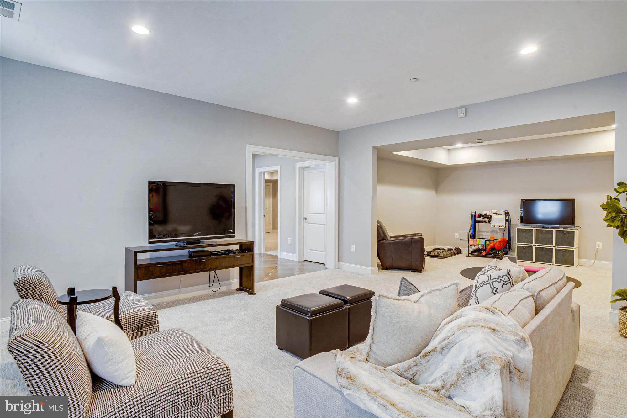 6603 Pyle Road Bethesda, MD 20817 - Photo 72 of 91 a living room with furniture and a flat screen tv