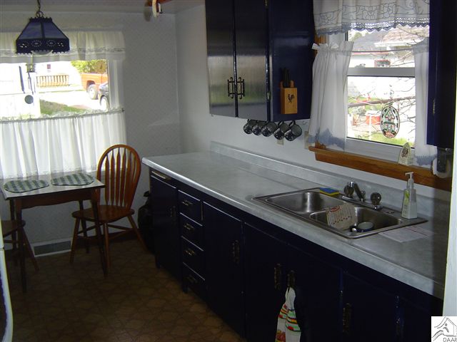 4905 Oneida Street Duluth, MN 55804 - Photo 8 of 13 Kitchen