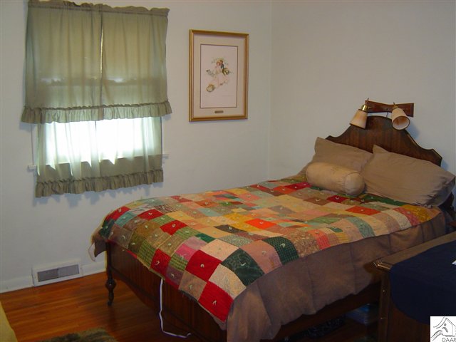4905 Oneida Street Duluth, MN 55804 - Photo 10 of 13 Bedroom 1