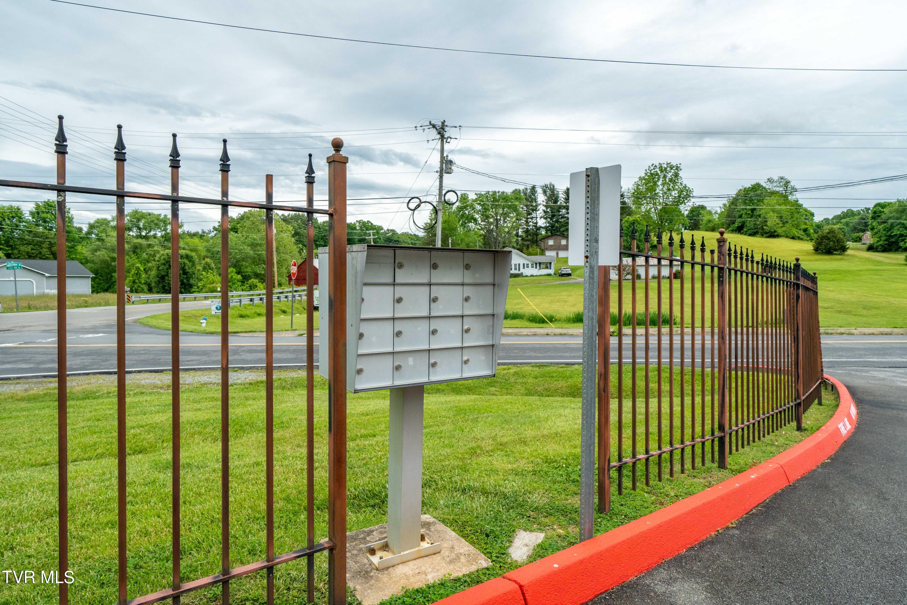 2101 Cherokee Road, Unit 9 Johnson City, TN 37604 - Photo 12 of 38 2101-9 Cherokee Road (2 of 38)