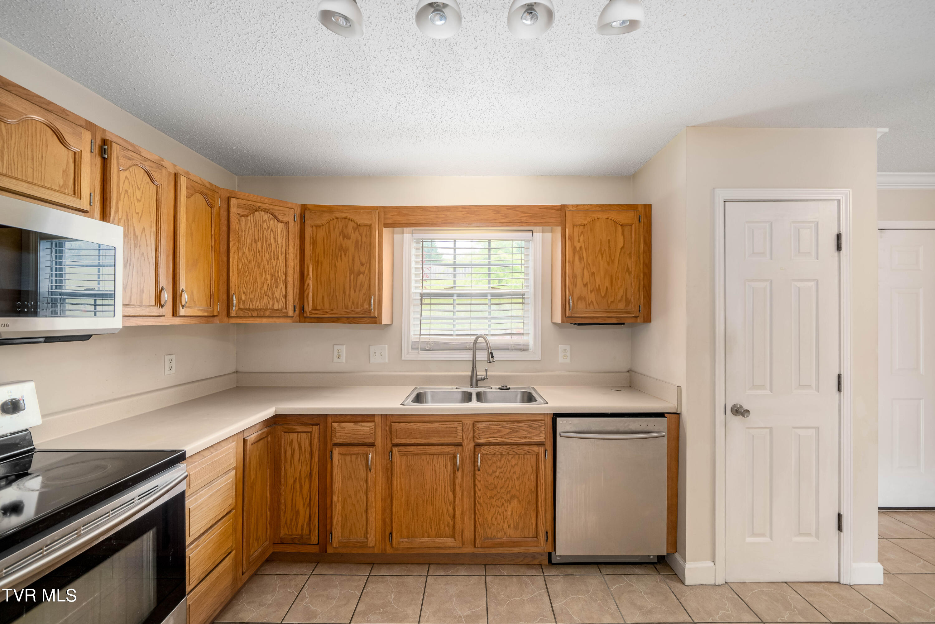 2101 Cherokee Road, Unit 9 Johnson City, TN 37604 - Photo 26 of 38 2101-9 Cherokee Road (25 of 38)