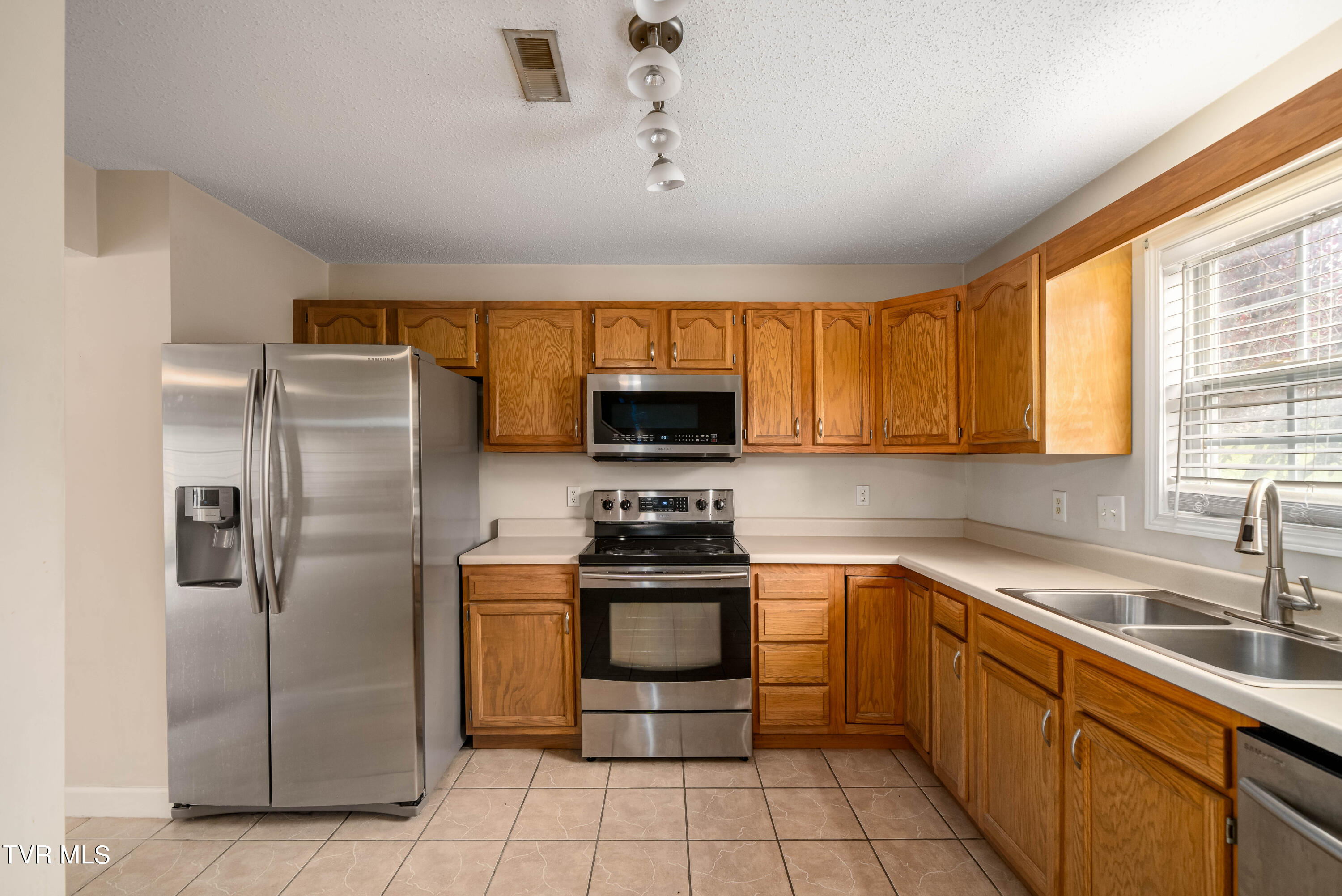 2101 Cherokee Road, Unit 9 Johnson City, TN 37604 - Photo 27 of 38 2101-9 Cherokee Road (26 of 38)