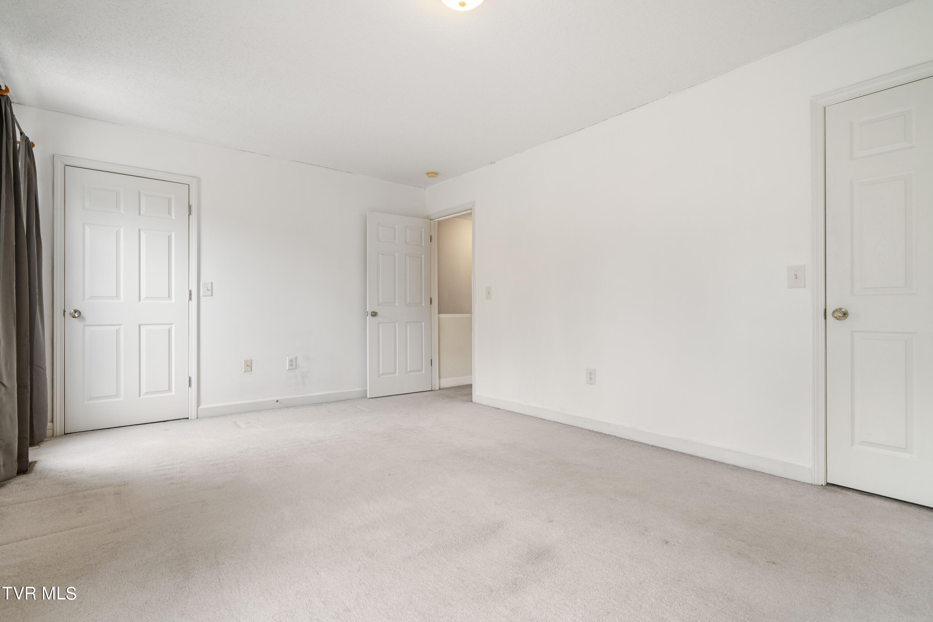 2101 Cherokee Road, Unit 9 Johnson City, TN 37604 - Photo 36 of 38 2101-9 Cherokee Road (35 of 38)