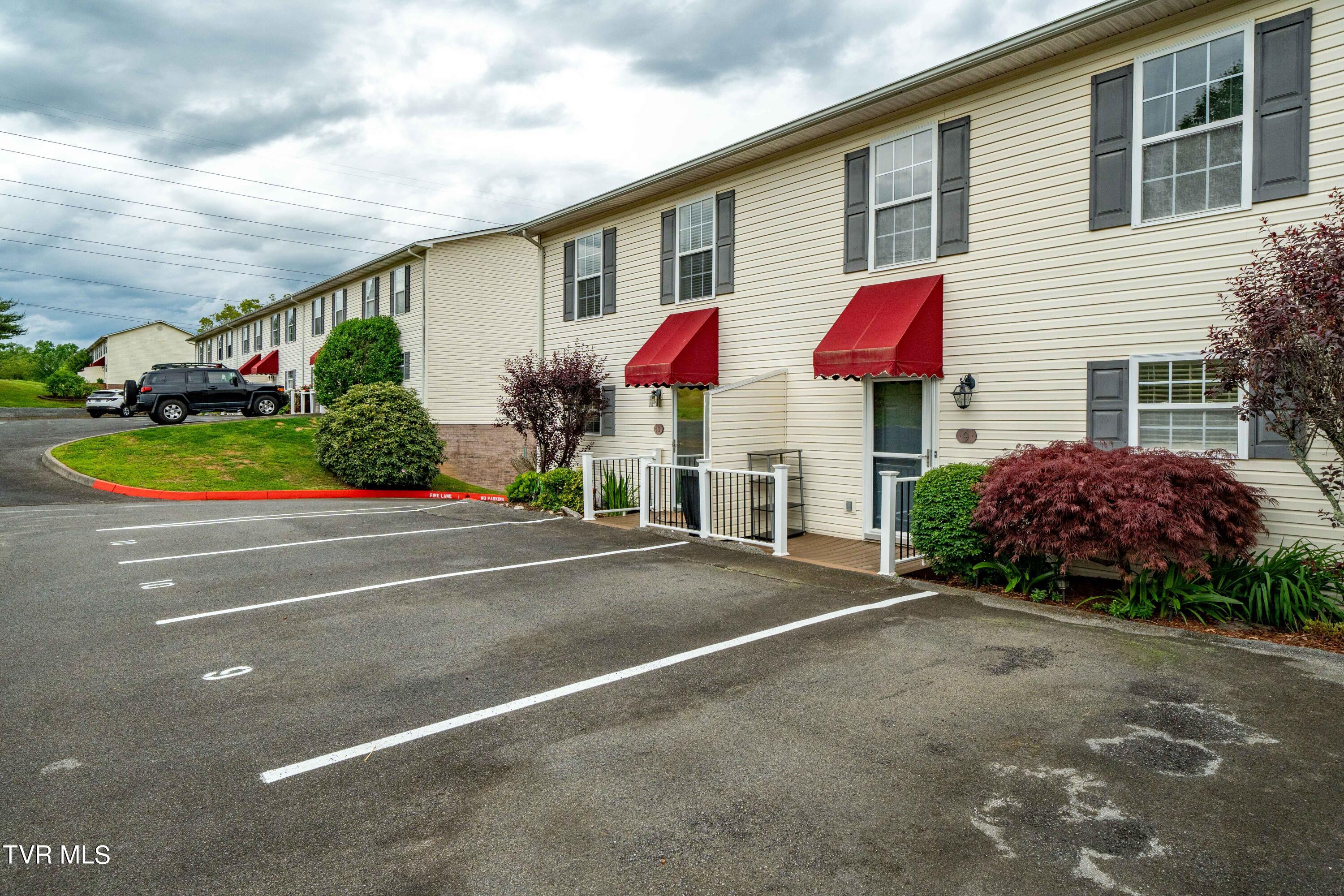 2101 Cherokee Road, Unit 9 Johnson City, TN 37604 - Photo 5 of 38 2101-9 Cherokee Road (6 of 38)