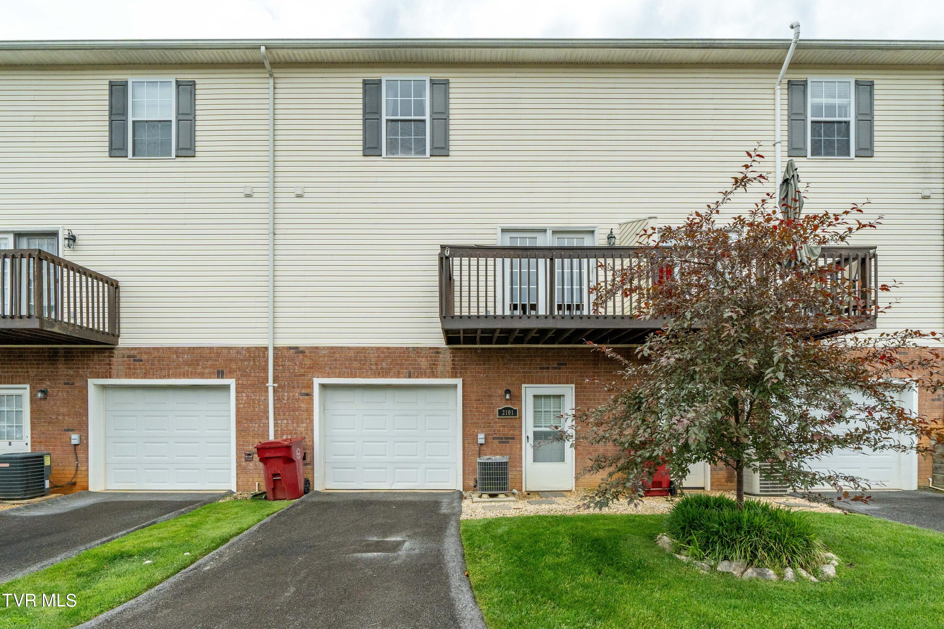 2101 Cherokee Road, Unit 9 Johnson City, TN 37604 - Photo 8 of 38 2101-9 Cherokee Road (11 of 38)