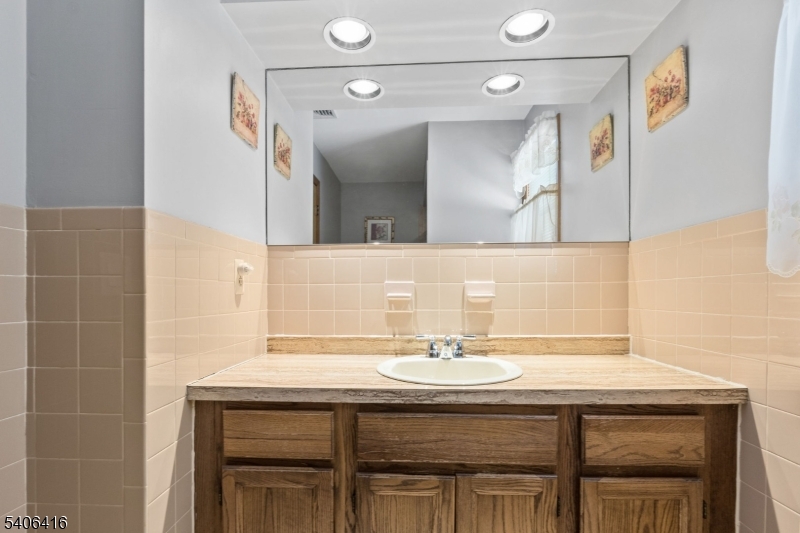 24 Rivendell Road Succasunna, NJ 07876 - Photo 32 of 37