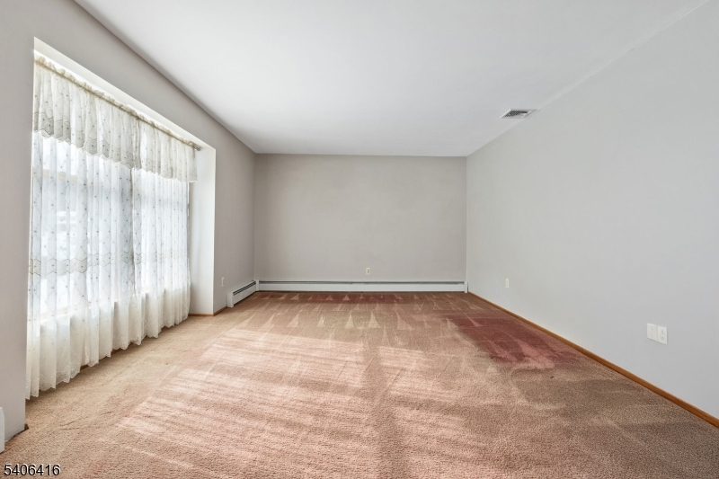 24 Rivendell Road Succasunna, NJ 07876 - Photo 8 of 37