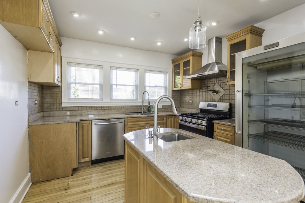 1609 North Sheridan Road Waukegan, IL 60085 - Photo 13 of 29
