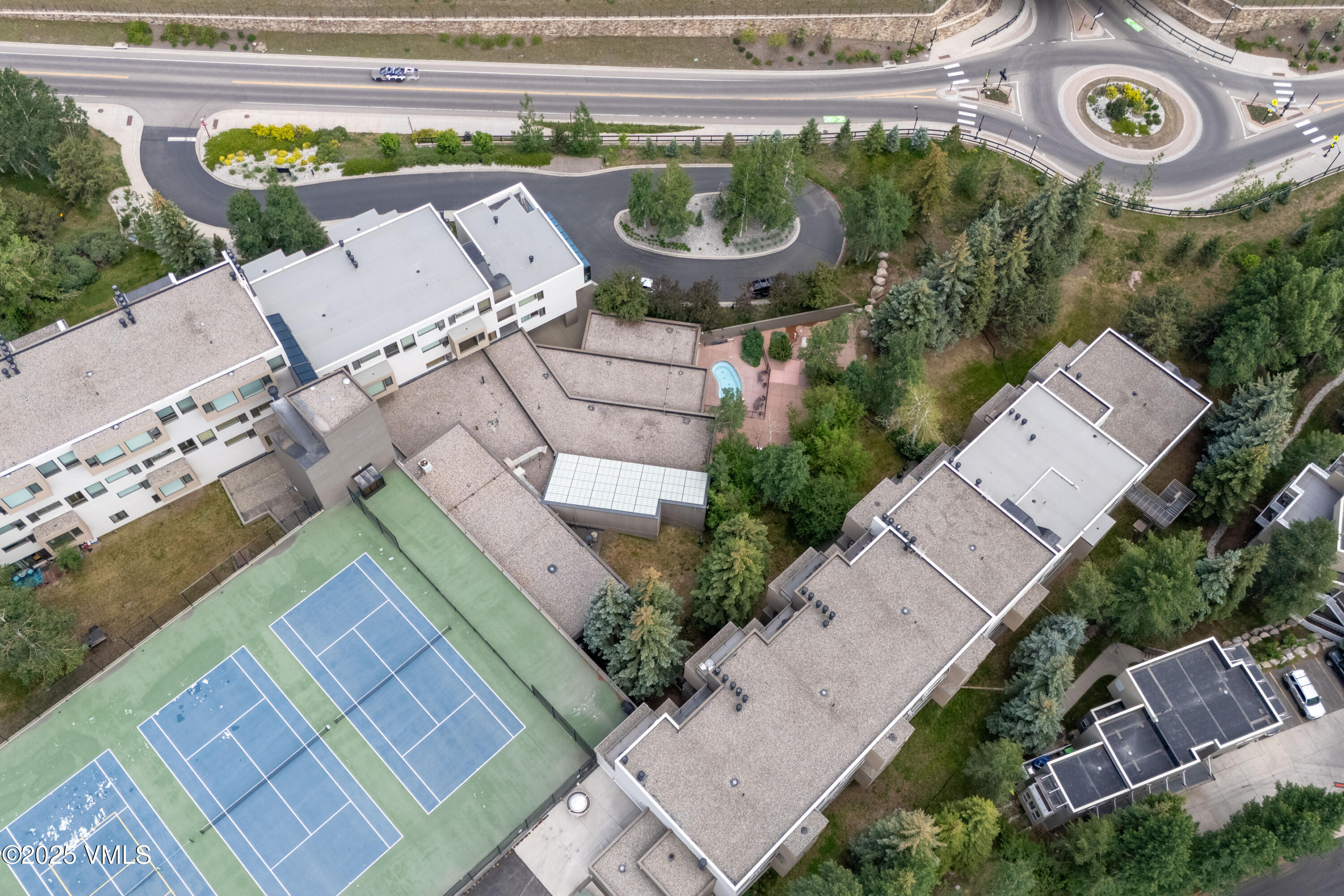 1100 North Frontage Road West, Unit 2504 Vail, CO 81657 - Photo 33 of 35 a view of a chairs and table in a backyard