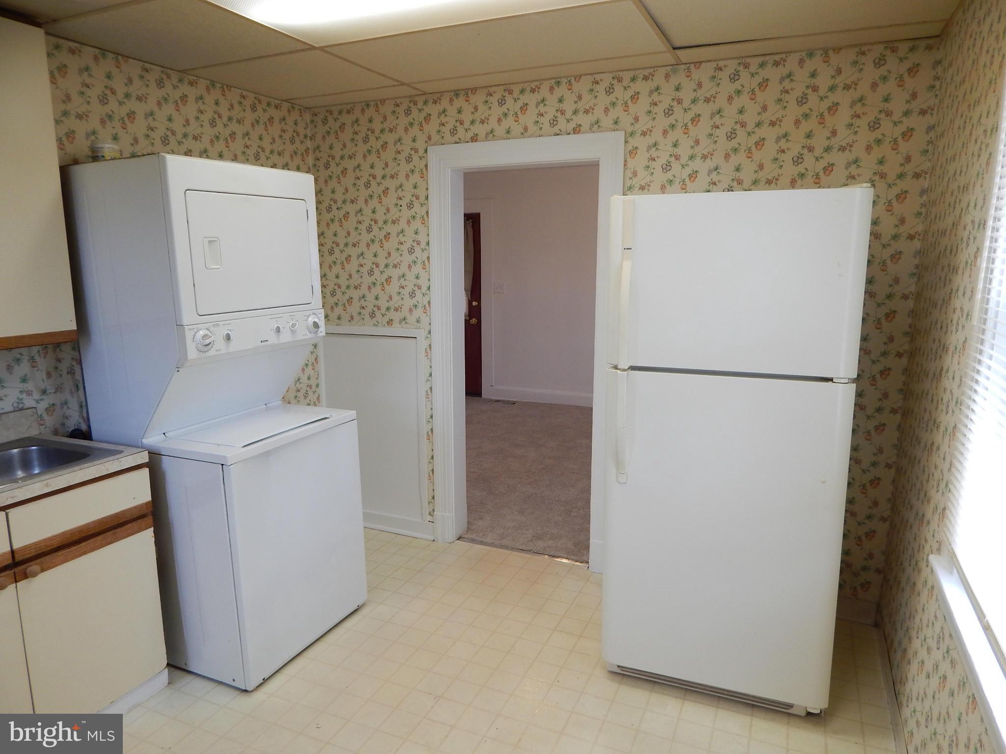 19 Riverside Road Essex, MD 21221 - Photo 9 of 16 a utility room with dryer and washer