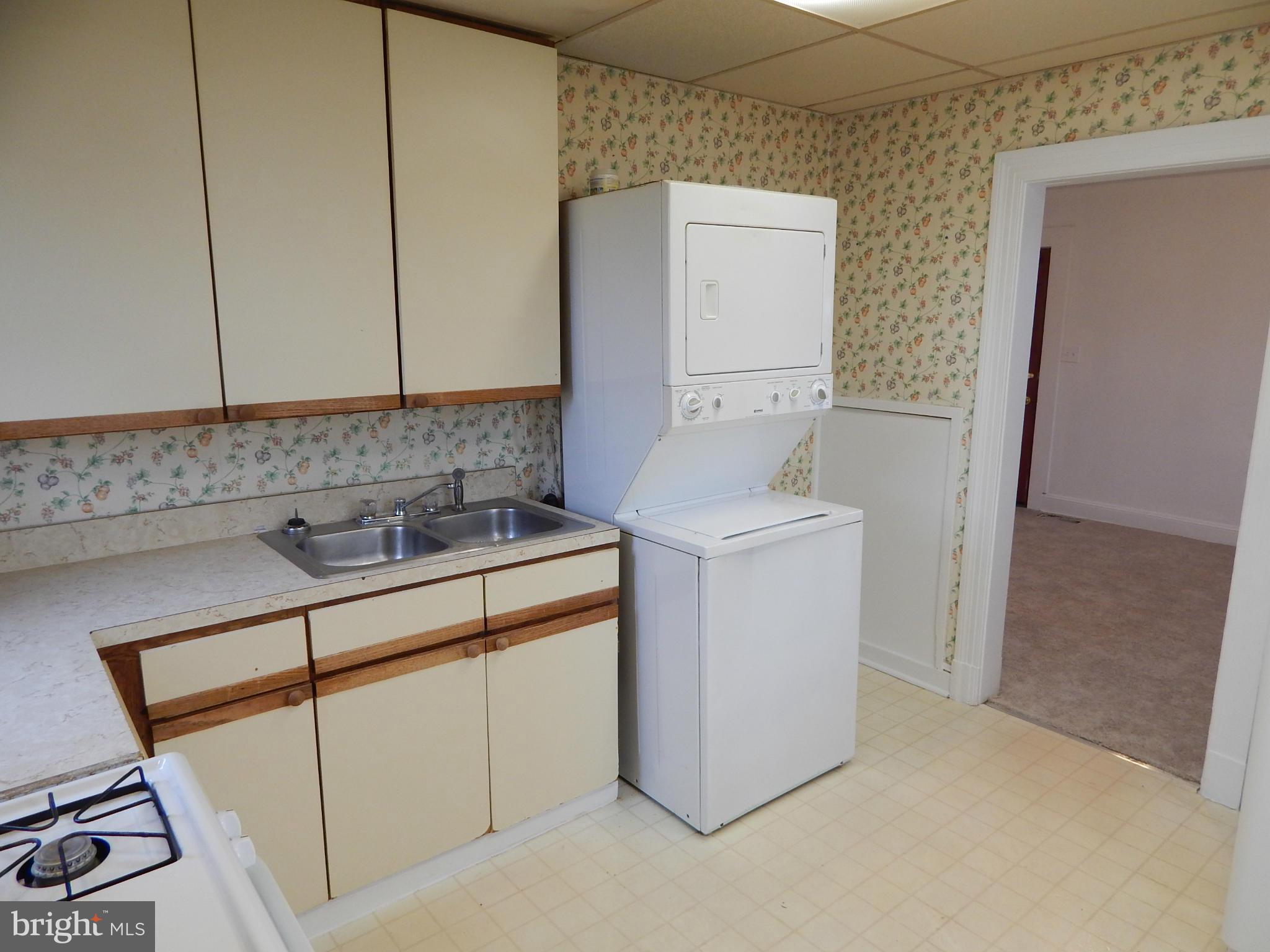 19 Riverside Road Essex, MD 21221 - Photo 10 of 16 a utility room with dryer and washer