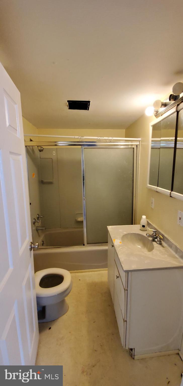 307 Patuxent Avenue Rosedale, MD 21237 - Photo 11 of 16 Bathroom 2