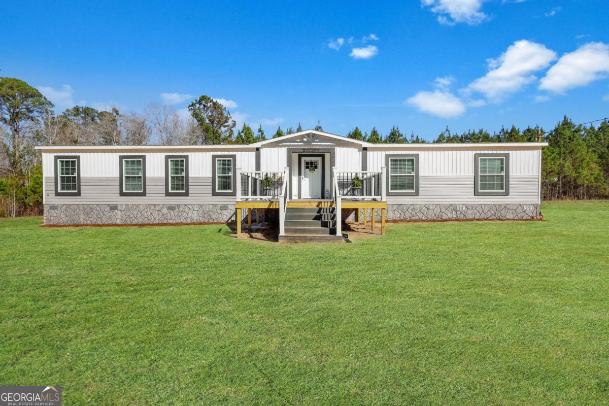 2505 Odum Road South Screven, GA 31560 - Photo 6 of 55 a front view of house with yard and green space