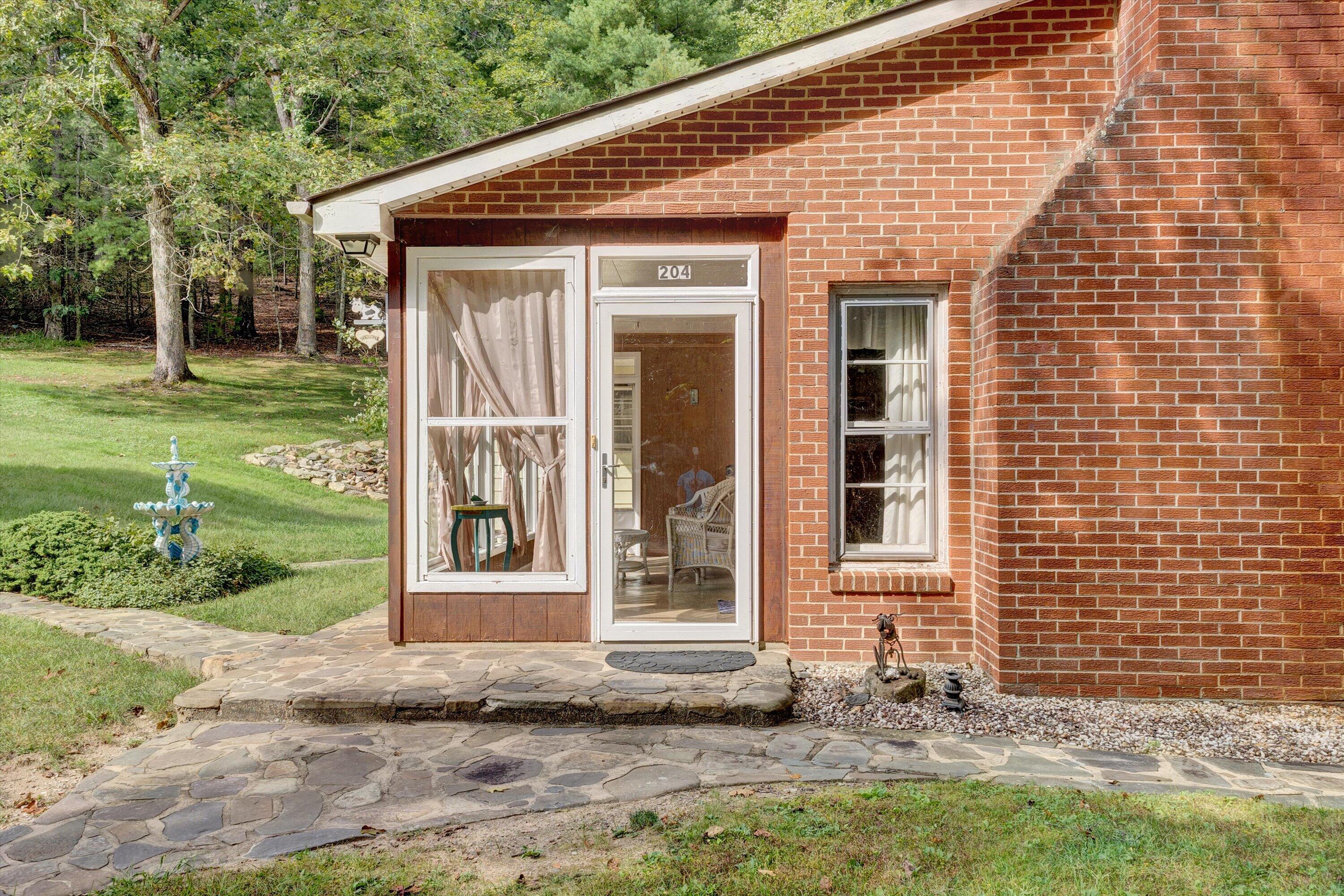 204 Boone Road Covington, VA 24426 - Photo 3 of 31 03-201A1479