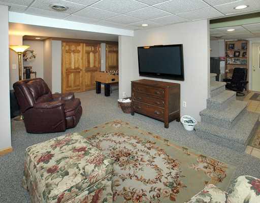 14 Renaissance Drive Irwin, PA 15642 - Photo 14 of 18 Den/Family/Great Room.