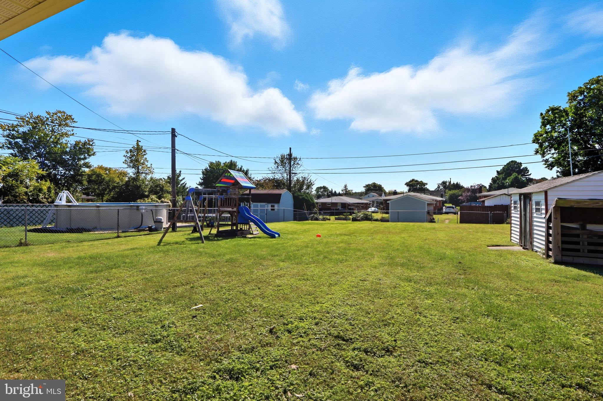 1206 Gettig Road Baltimore, MD 21237 - Photo 28 of 38 a backyard of a house with table and chairs