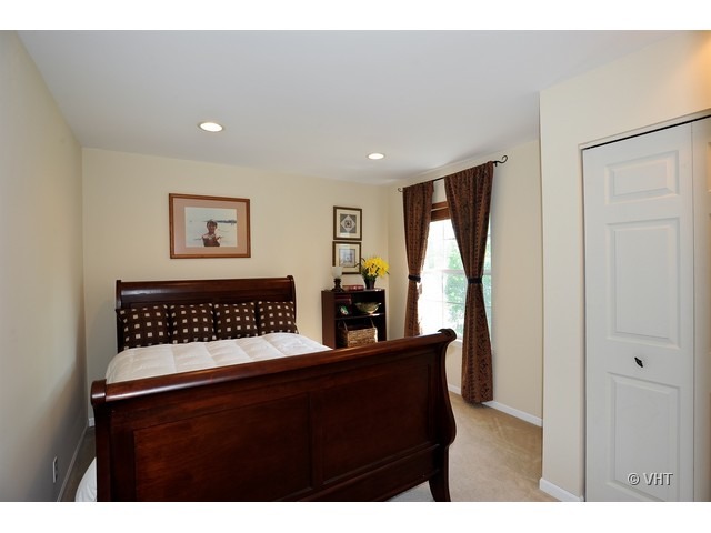 849 Riding Lane St. Charles, IL 60174 - Photo 8 of 12