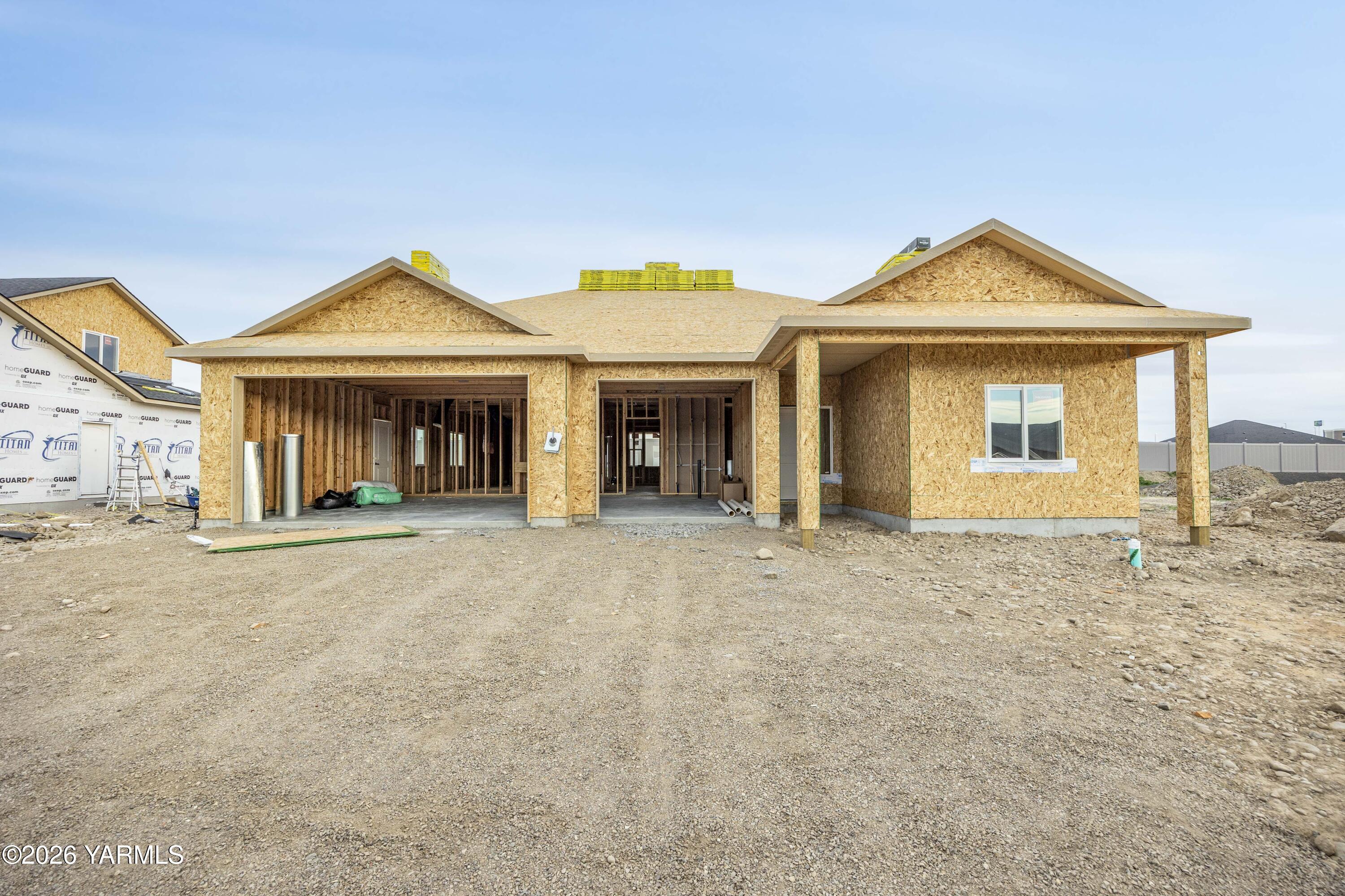 211 Packer Street Prosser, WA 99350 - Photo 1 of 31 front view of a house with a yard