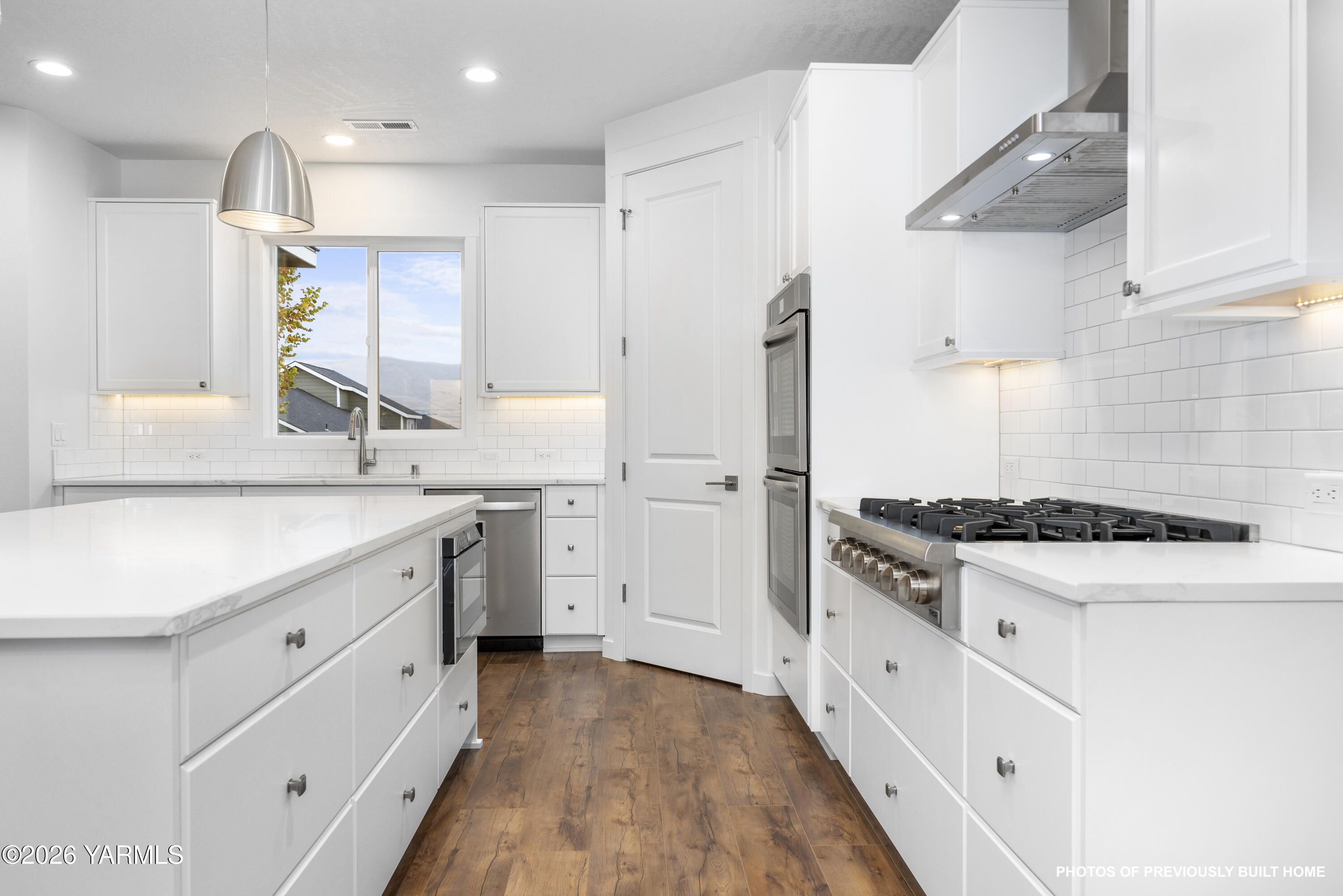 211 Packer Street Prosser, WA 99350 - Photo 25 of 31 a kitchen with white cabinets and appliances