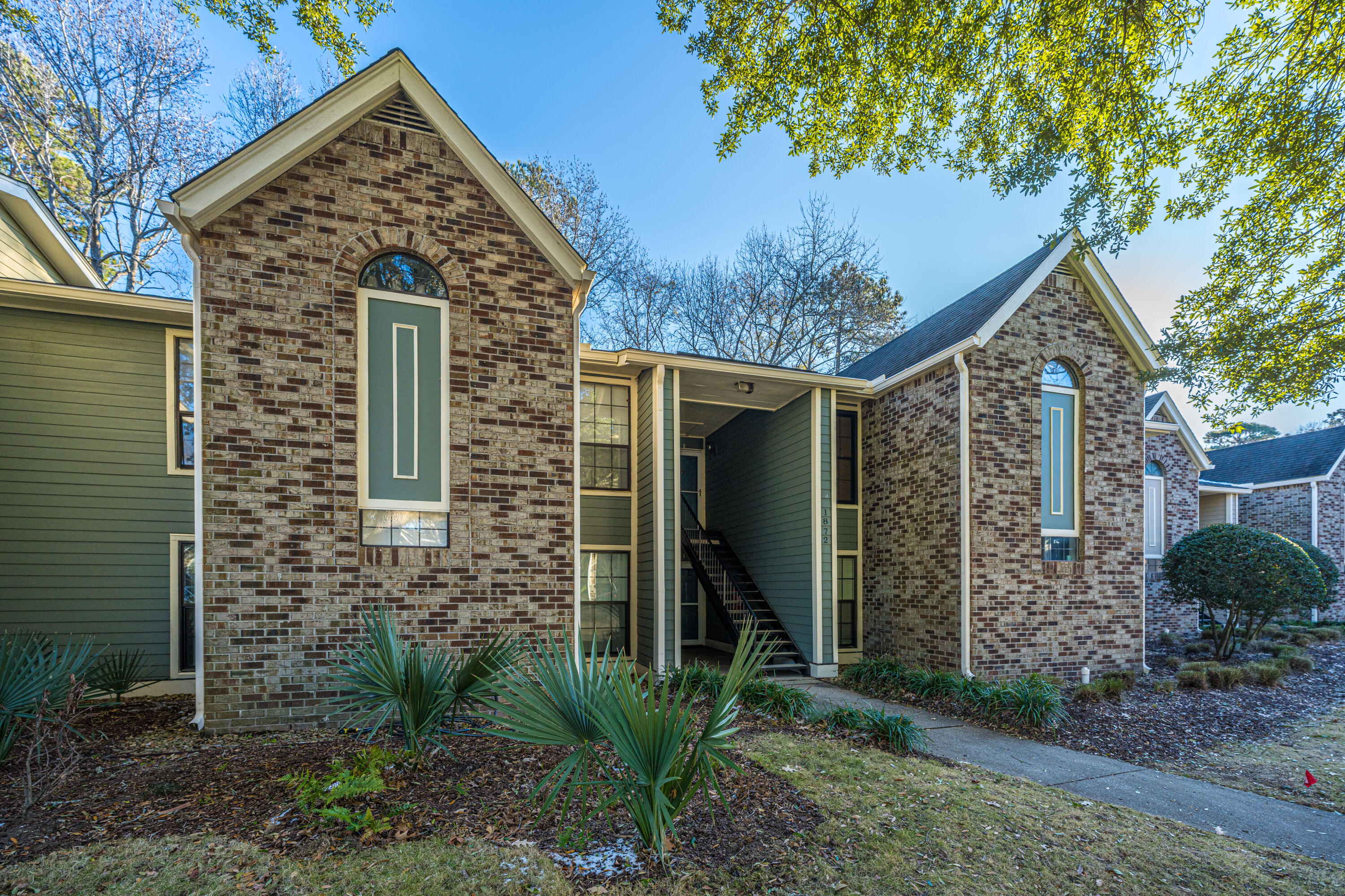 1872D_MontclairDr001