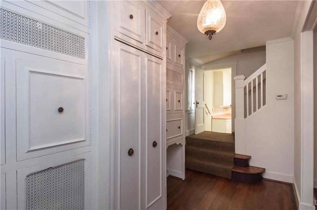 5640 Marlborough Road Pittsburgh, PA 15217 - Photo 2 of 16 Entry hallway with customized cabinetry and desk.