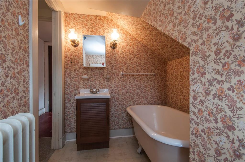5640 Marlborough Road Pittsburgh, PA 15217 - Photo 14 of 16 Third floor bathroom with original claw foot tub.