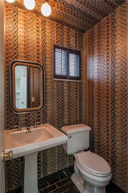 5640 Marlborough Road Pittsburgh, PA 15217 - Photo 8 of 16 Powder room on the first floor, off the family room.