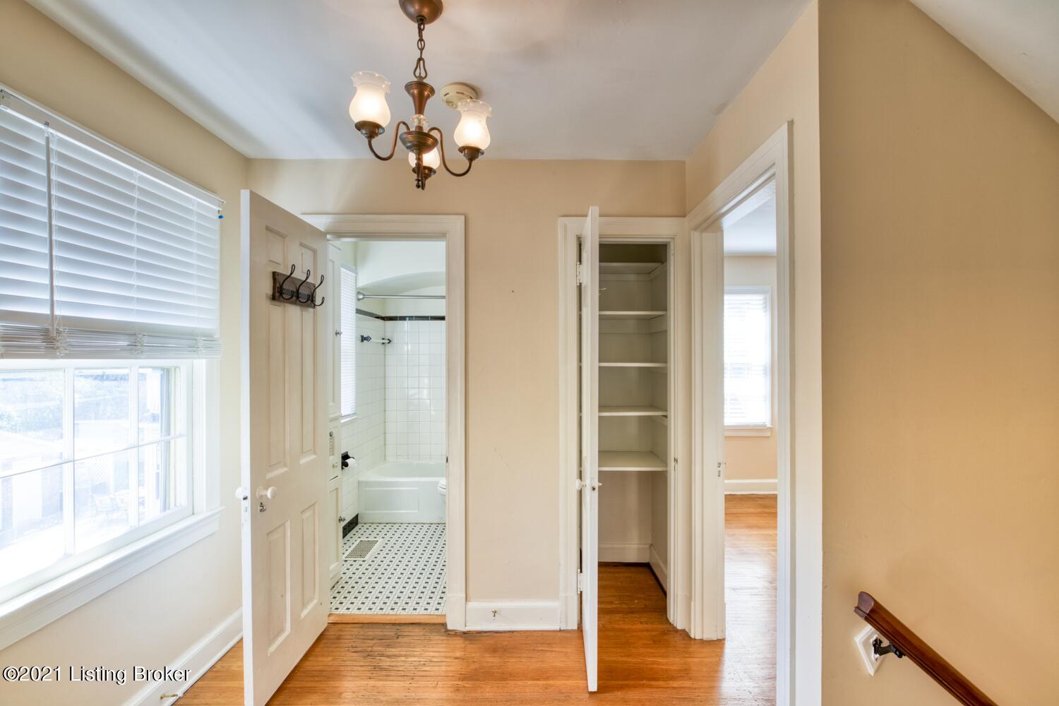 2418 Manchester Road Louisville, KY 40205 - Photo 25 of 43 2nd floor hallway