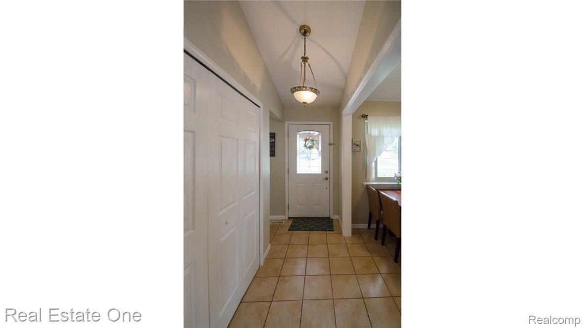 43582 Stuart Court Canton, MI 48187 - Photo 7 of 41 12_5.jpg
