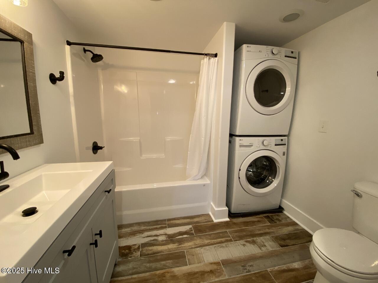 124 Hill Street Cedar Point, NC 28584 - Photo 16 of 23 bathroom (1280x960)