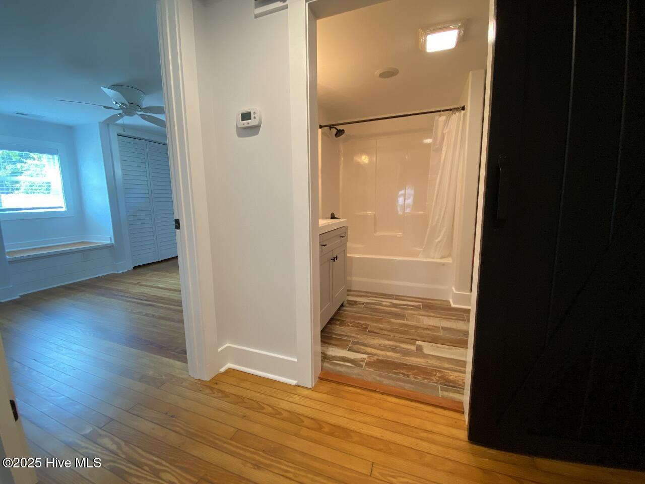 124 Hill Street Cedar Point, NC 28584 - Photo 17 of 23 br1-shared bath (1280x960)