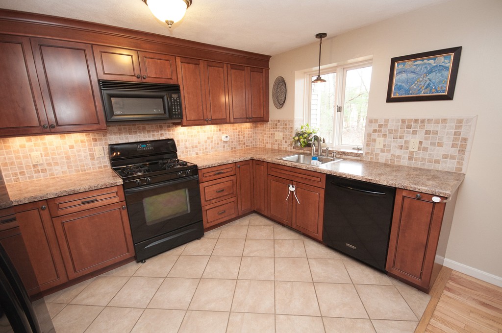 11 Deer Path, Unit 3 Maynard, MA 01754 - Photo 4 of 16 Gallery Image 4