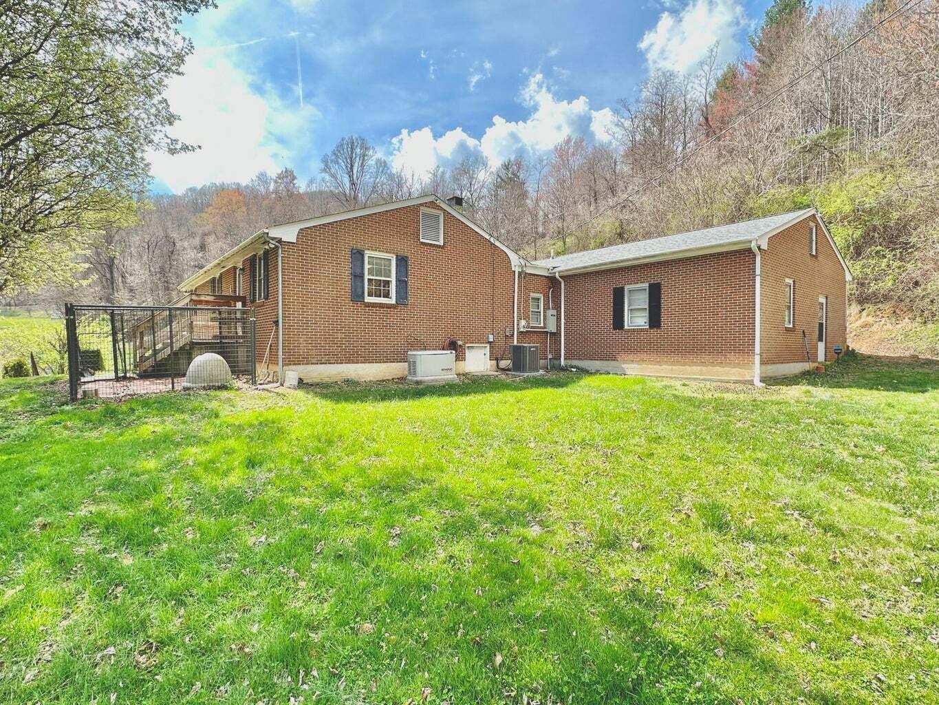 6989 Poage Valley Rd Extension Roanoke, VA 24018 - Photo 26 of 33