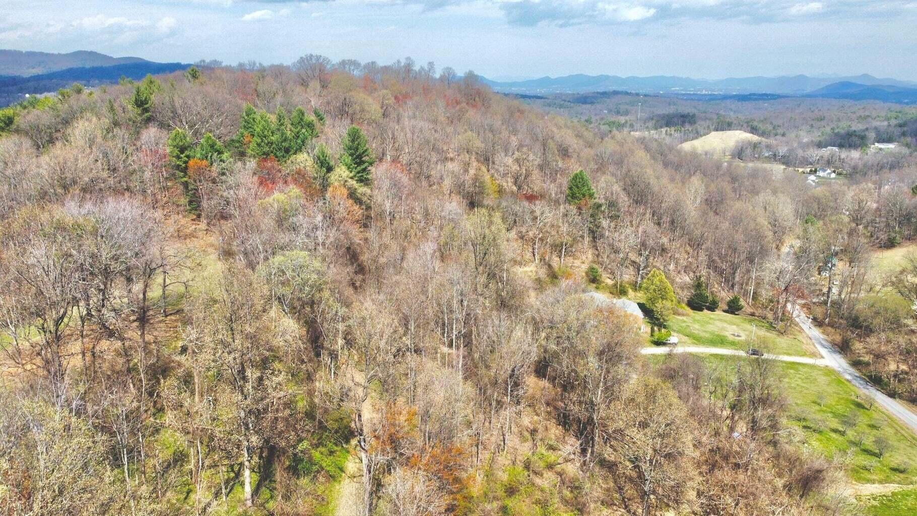 6989 Poage Valley Rd Extension Roanoke, VA 24018 - Photo 29 of 33 a view of a yard in a field