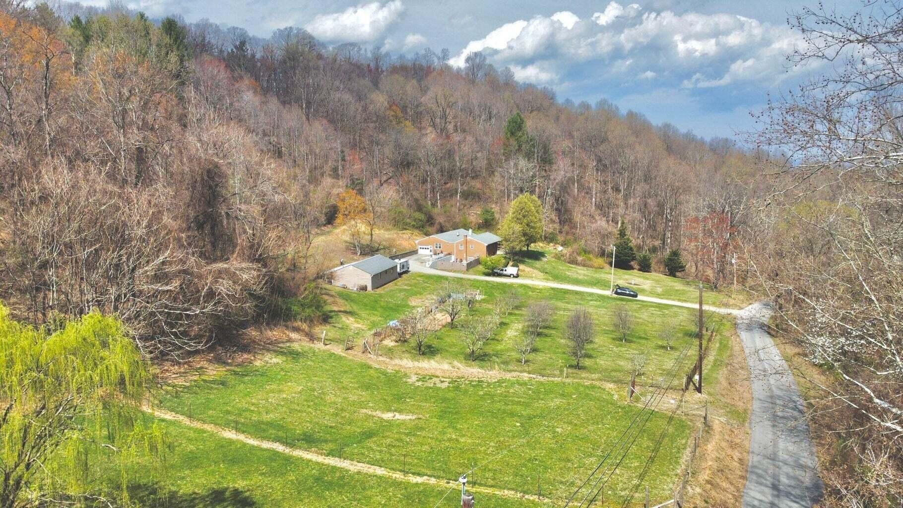 6989 Poage Valley Rd Extension Roanoke, VA 24018 - Photo 30 of 33